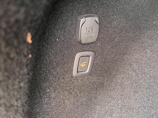 Volvo EX30 Single Motor Extended Range Plus | Trekhaak | Stoel-/stuurverwarming | Extra getint glas | Keyless entry | Carplay | Elektr. achterklep | Google Maps