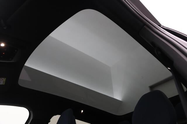 Volvo EX30 Single Motor Extended Range Ultra 69 kWh | Stoel+Stuurverwarming | 20 Inch | Getint Glas | Panoramadak | harman/kardon