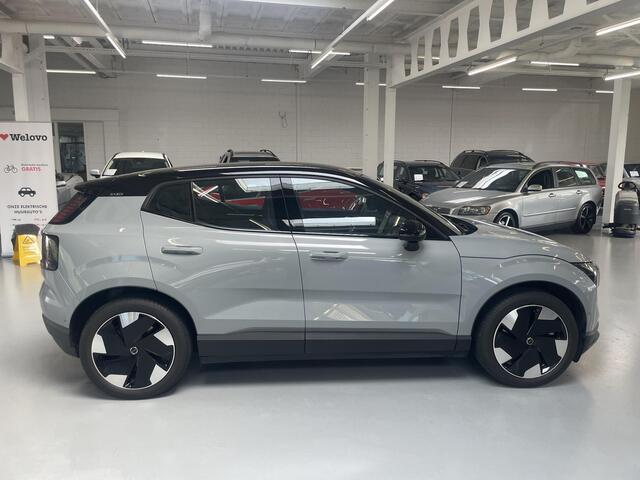 Volvo EX30 Twin Motor Performance Ultra 69 kWh Nieuwprijs 53.000 euro ! 360/camera/pilot assist/trekhaak/etc