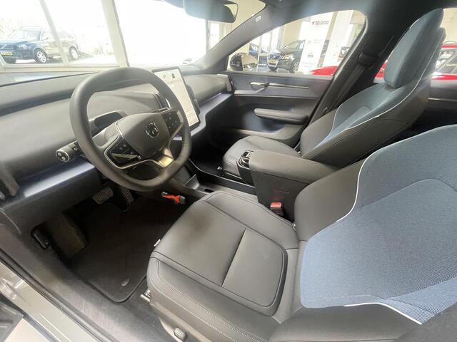 Volvo EX30 Twin Motor Performance Ultra 69 kWh Nieuwprijs 53.000 euro ! 360/camera/pilot assist/trekhaak/etc