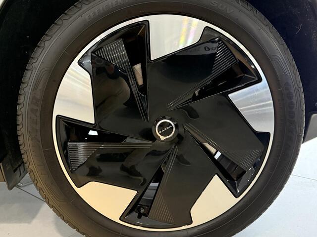 Volvo EX30 Single Motor Extended Range Ultra 69 kWh Breeze bekleding panorama dak 360 camera 19 inch