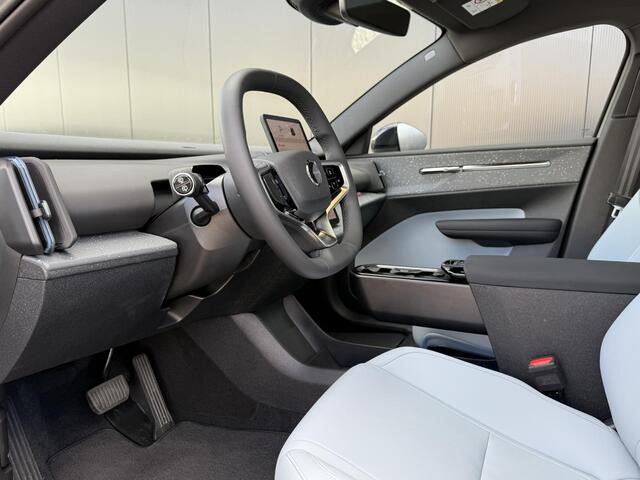 Volvo EX30 Single Motor Extended Range Ultra 69 kWh Breeze bekleding panorama dak 360 camera 19 inch