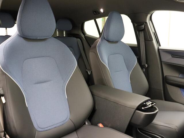 Volvo EX30 Extended Range Plus 69 kWh / DEMO DEAL / Getint glas / Adapt. Cruise / BLIS / Harman&Kardon / Keytag / PDC + Camera / El. Achterklep /