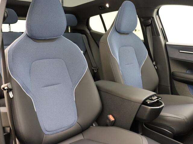 Volvo EX30 Extended Range Ultra 69 kWh / Panoramadak / 360 Camera / Elektr. Stoelen / 19'' / ACC / BLIS / Getint glas / H&K Audio / 22kw Boordlader / Elektr. Achterklep /