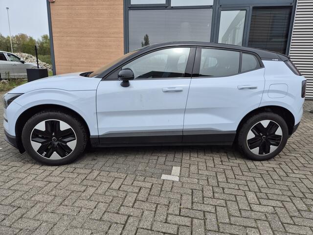 Volvo EX30 11.000km lichteschade Single Motor Plus 272pk 51 kWh zeer mooi 2024 nieuwstaat [op de deuk na]