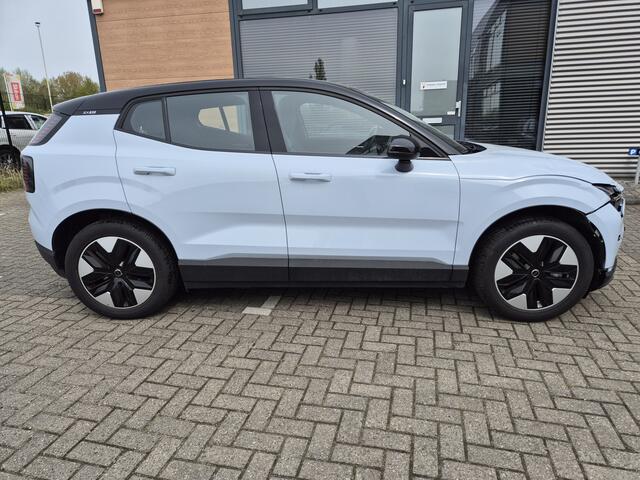 Volvo EX30 11.000km lichteschade Single Motor Plus 272pk 51 kWh zeer mooi 2024 nieuwstaat [op de deuk na]