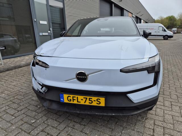 Volvo EX30 11.000km lichteschade Single Motor Plus 272pk 51 kWh zeer mooi 2024 nieuwstaat [op de deuk na]