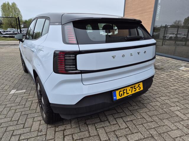 Volvo EX30 11.000km lichteschade Single Motor Plus 272pk 51 kWh zeer mooi 2024 nieuwstaat [op de deuk na]