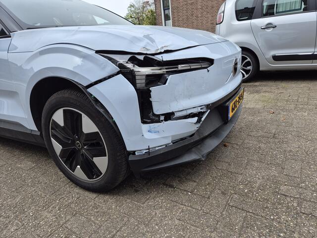 Volvo EX30 11.000km lichteschade Single Motor Plus 272pk 51 kWh zeer mooi 2024 nieuwstaat [op de deuk na]