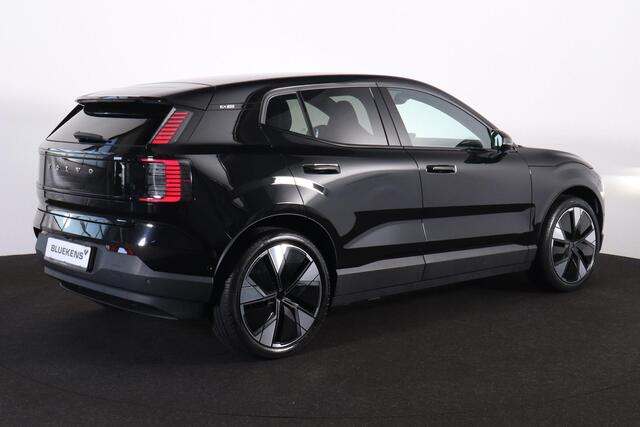 Volvo EX30 Extended Range Ultra 69 kWh - Panoramadak - Adaptive Cruise Control - 360º Camera - Harman/Kardon audio - Verwarmde voorstoelen & stuur - Elektr. bedienb. voorstoelen - Extra getint glas - 20' LMV