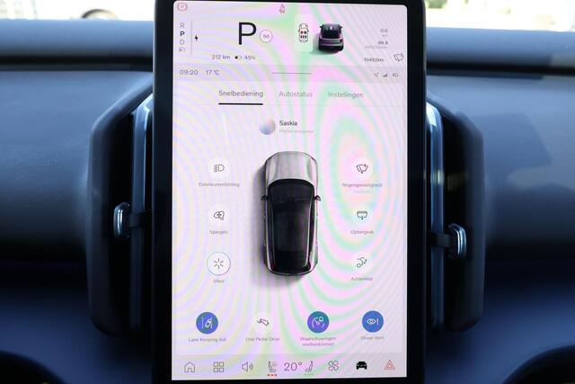 Volvo EX30 Extended Range Ultra 69 kWh - Panoramadak - Climate Pack - Adaptive Cruise Control - Parkeersensoren voor & achter - Extra getint glas - 19' LMV