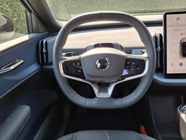 Volvo EX30 Twin Motor Performance Ultra 69 kWh | 360 camera | Climate pack | Panoramadak | Elektrisch verstelbare stoelen |