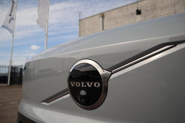 Volvo EX30 Twin Motor Performance Ultra 69 kWh | Stoel & Stuurverwarming | 360-Camera | Panoramadak | Pilot Assist |