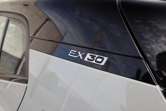 Volvo EX30 Twin Motor Performance Ultra 69 kWh | Stoel & Stuurverwarming | 360-Camera | Panoramadak | Pilot Assist |