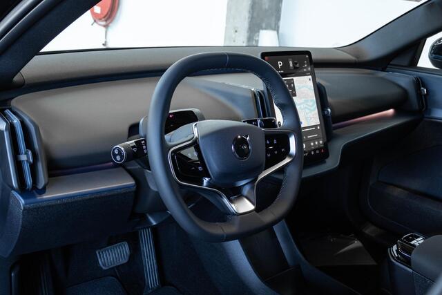 Volvo EX30 Single Motor Extended Range Plus | Premium Audio by Harman Kardon | Keyless Entry | Achteruitrijcamera | Parkeersensoren V+A | Getint Glas Achter | Pilot Assist | Adaptieve Cruise Control | Draadloze Telefoonlader | Navigatiesysteem | Rijstrooksensor Met 