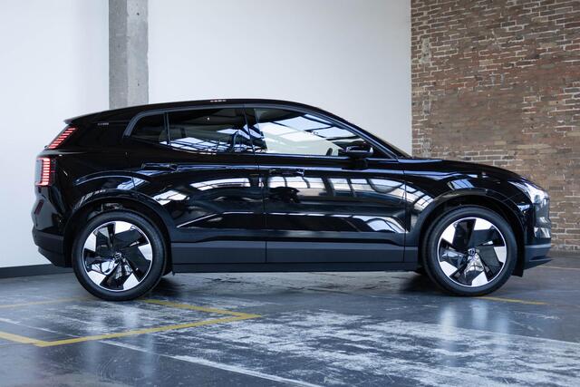 Volvo EX30 Single Motor Extended Range Plus | Premium Audio by Harman Kardon | Keyless Entry | Achteruitrijcamera | Parkeersensoren V+A | Getint Glas Achter | Pilot Assist | Adaptieve Cruise Control | Draadloze Telefoonlader | Navigatiesysteem | Rijstrooksensor Met 