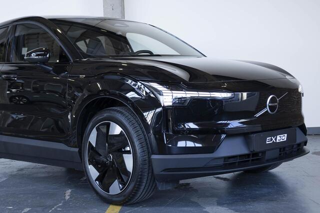 Volvo EX30 Single Motor Extended Range Plus | Premium Audio by Harman Kardon | Keyless Entry | Achteruitrijcamera | Parkeersensoren V+A | Getint Glas Achter | Pilot Assist | Adaptieve Cruise Control | Draadloze Telefoonlader | Navigatiesysteem | Rijstrooksensor Met 