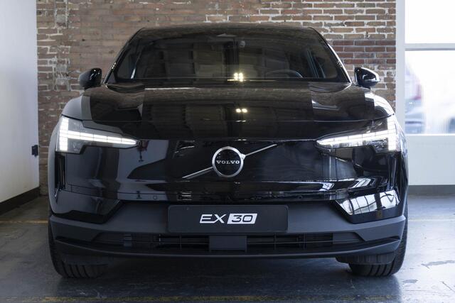 Volvo EX30 Single Motor Extended Range Plus | Premium Audio by Harman Kardon | Keyless Entry | Achteruitrijcamera | Parkeersensoren V+A | Getint Glas Achter | Pilot Assist | Adaptieve Cruise Control | Draadloze Telefoonlader | Navigatiesysteem | Rijstrooksensor Met 