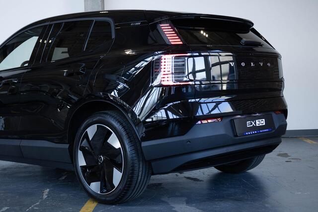 Volvo EX30 Single Motor Extended Range Plus | Premium Audio by Harman Kardon | Keyless Entry | Achteruitrijcamera | Parkeersensoren V+A | Getint Glas Achter | Pilot Assist | Adaptieve Cruise Control | Draadloze Telefoonlader | Navigatiesysteem | Rijstrooksensor Met 