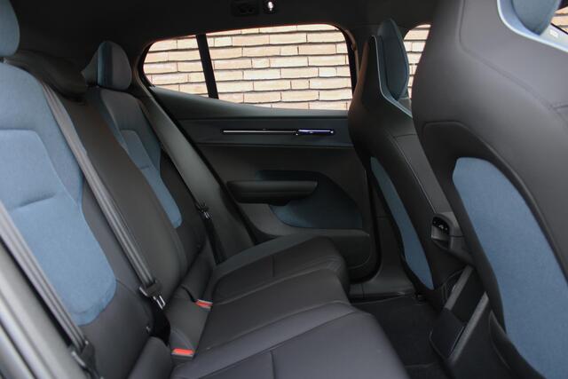 Volvo EX30 Twin Motor Performance Ultra | Verwarmbare Voorstoelen | Panorama Dak | 360 Graden Camera | Parkeersensoren | Navigatiesysteem | Harman Kardon Premium Audio | Apple Carplay/Android Auto | Adaptieve Cruise Control | Dodehoekdetectie Met Correctie | Electro