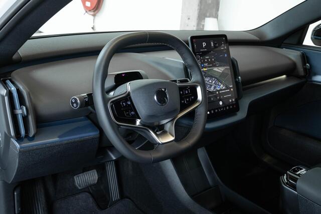 Volvo EX30 Single Motor Extended Range Plus 69 kWh | Harman Kardon audio | Stoelverwarming | Stuurwielverwarming | Google infotainment | Apple carplay/android auto | Parkeercamera | Parkeersensoren voor + achter