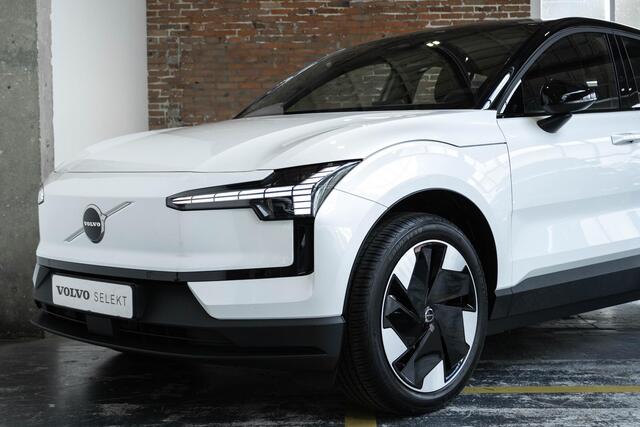 Volvo EX30 Single Motor Extended Range Plus 69 kWh | Harman Kardon audio | Stoelverwarming | Stuurwielverwarming | Google infotainment | Apple carplay/android auto | Parkeercamera | Parkeersensoren voor + achter