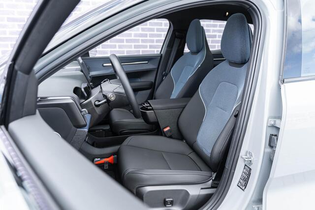 Volvo EX30 Twin Motor Performance Ultra AWD | Trekhaak | 360 Camera | Panoramadak | Elektr. stoelverstelling | Harman Kardon | Keyless | Warmtepomp | Adaptive Cruise