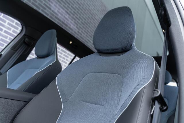 Volvo EX30 Twin Motor Performance Ultra AWD | Trekhaak | 360 Camera | Panoramadak | Elektr. stoelverstelling | Harman Kardon | Keyless | Warmtepomp | Adaptive Cruise