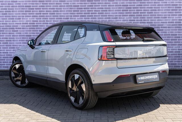 Volvo EX30 Twin Motor Performance Ultra AWD | Stoel-/stuurverwarming | 360 Camera | Elektr. stoelverstelling | Harman Kardon | Keyless | Warmtepomp | Adaptive Cruise | Panoramadak