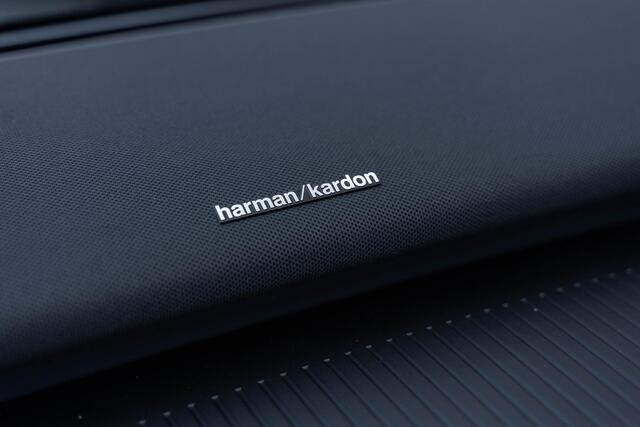 Volvo EX30 Twin Motor Performance Ultra AWD | Stoel-/stuurverwarming | 360 Camera | Elektr. stoelverstelling | Harman Kardon | Keyless | Warmtepomp | Adaptive Cruise | Panoramadak