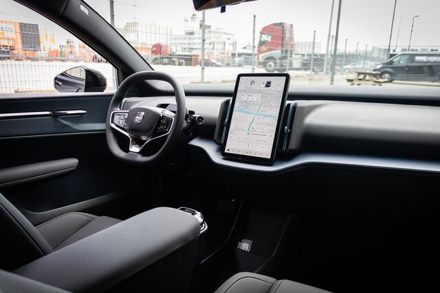 Volvo EX30 Single Motor Extended Range Core 69 kWh | Adaptieve Cruise Control | Stoel + stuurverwarming | Donker glas | Parkeercamera