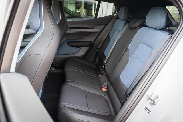 Volvo EX30 Single Motor Extended Range Core 69 kWh | Adaptieve Cruise Control | Stoel + stuurverwarming | Donker glas | Parkeercamera