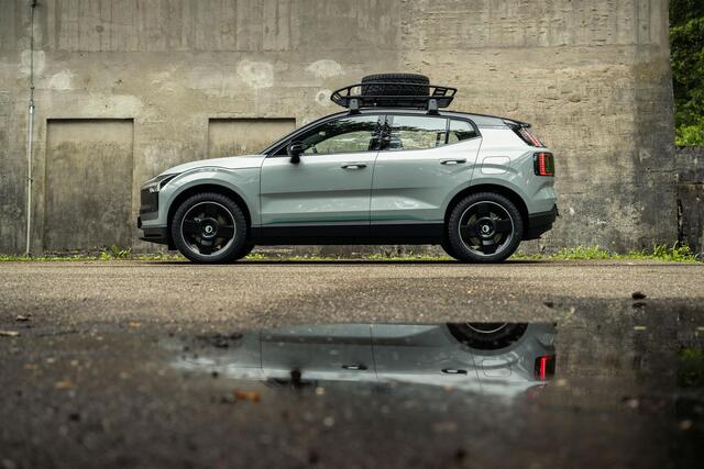 Volvo EX30 Extended Range Plus EVERLAST OUTLAND | EX30 Cross Country | 19" OFF ROAD velgen | Trekhaak | Stoel/stuurverwarming | Parkeercamera