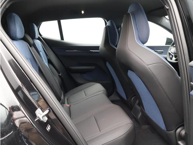 Volvo EX30 Single Motor Extended Range Plus 69 kWh / 20" Wielen / Harman Kardon / Adaptive Cruise / BLIS / Pilot Assist / Parkeercamera / Keyless /