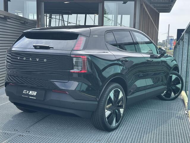 Volvo EX30 Single Motor Extended Range Ultra 69 kWh / MET 5000,- DEMO KORTING VOOR 44.559,- / BLACK EDITION / Direct leverbaar / Pano. dak / 360 camera / Elek. bedienbare stoelen / Harman Kardon /