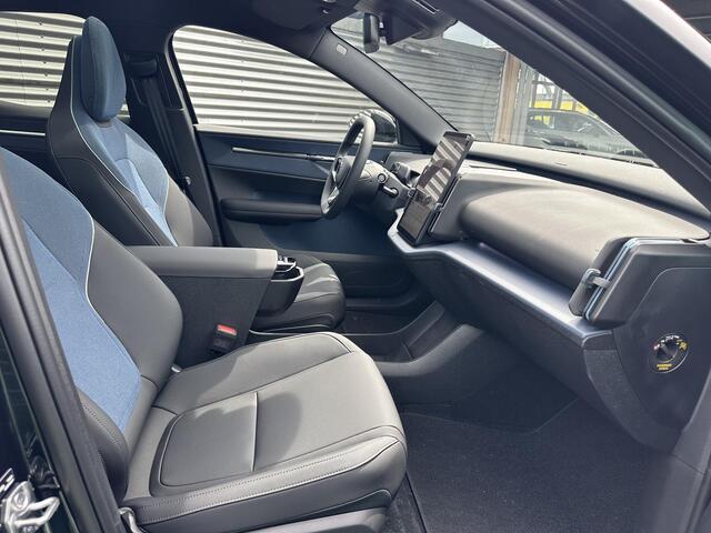 Volvo EX30 Single Motor Extended Range Ultra 69 kWh / MET 5000,- DEMO KORTING VOOR 44.559,- / BLACK EDITION / Direct leverbaar / Pano. dak / 360 camera / Elek. bedienbare stoelen / Harman Kardon /