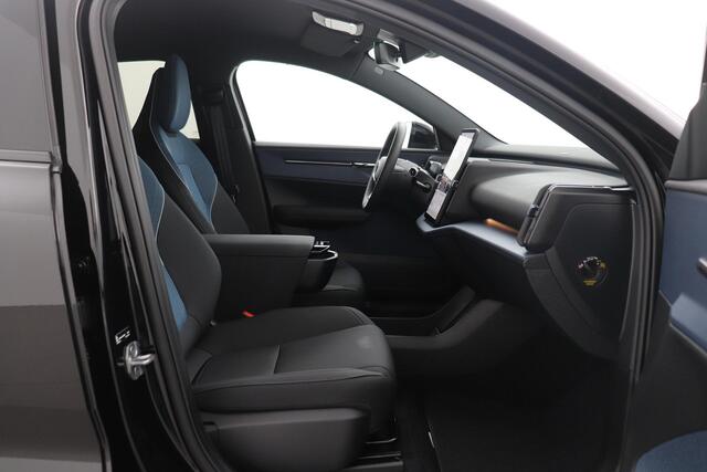 Volvo EX30 Single Motor Extended Range Plus 69 kWh | Stoel+Stuurverwarming | 20 Inch | Getint Glas | ACC