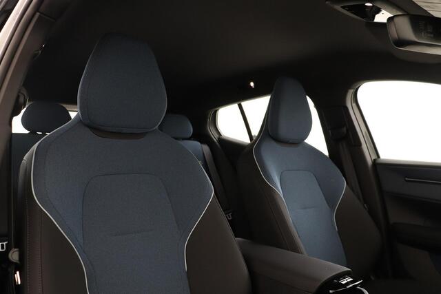 Volvo EX30 SINGLE MOTOR PLUS 51 kWh -CLIMATE|CARPLAY|CAMERA|ADAP.CRUISE|HARMAN/KARDON|GETINT.GLAS