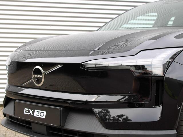 Volvo EX30 Single Motor Extended Range Plus Automaat / Harman Kardon audio / 20" velgen / Onyx Black metallic