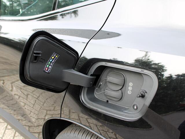 Volvo EX30 Single Motor Extended Range Plus Automaat / Harman Kardon audio / 20" velgen / Onyx Black metallic