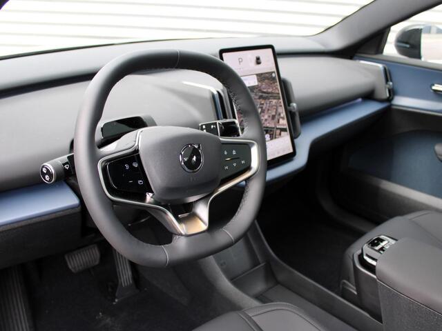 Volvo EX30 Single Motor Extended Range Plus Automaat / Harman Kardon audio / 20" velgen / Onyx Black metallic