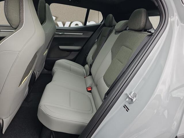 Volvo EX30 Cross Country Twin Motor Performance Ultra 69 kWh | Private Lease ¤629,- p/m incl. BTW | 360 graden parkeerverwarming | Stoelverwarming | Elektrische verstelbare stoelen |