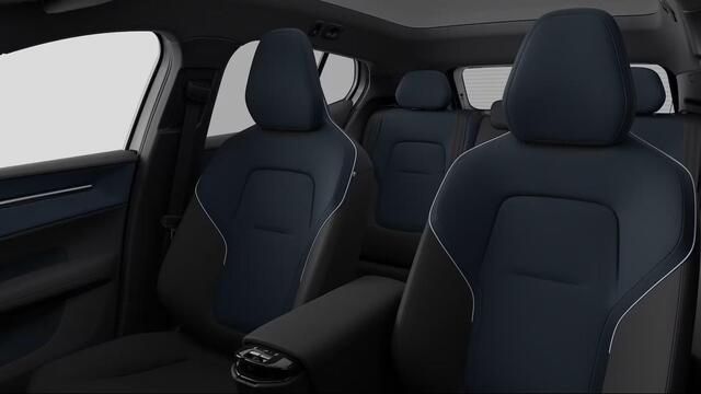 Volvo EX30 Cross Country Twin Motor Performance Ultra 69 kWh / Nieuw uit voorraad / Elek. stoelen / Stoelen + stuur verwarmd / Harman Kardon /