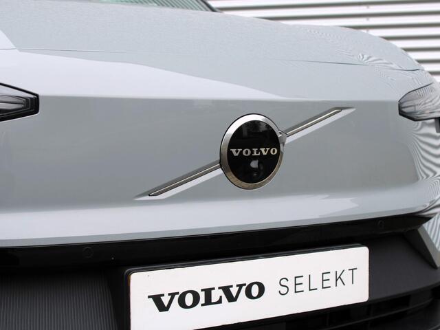 Volvo EX30 Twin Motor Performance Ultra Automaat / Panoramadak / Adaptive Cruise / 360* camera / Privacy Glass / Harman Kardon audio