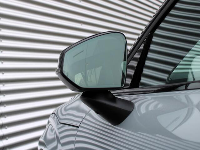 Volvo EX30 Twin Motor Performance Ultra Automaat / Panoramadak / Adaptive Cruise / 360* camera / Privacy Glass / Harman Kardon audio