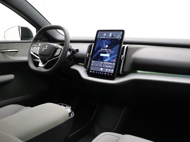 Volvo EX30 Cross Country Twin Motor Performance Ultra 69 kWh / NIEUW 10KM! / 4X4 /Stoelverwarming + Stuurw. Verwarming | Getint Glas Achter | Panorama Dak | 360 Graden Camera | Parkeersensoren | Google | Harman Kardon Premium Audio