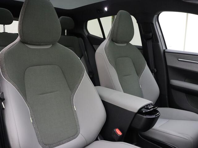 Volvo EX30 Cross Country Twin Motor Performance Ultra 69 kWh / NIEUW 10KM! / 4X4 /Stoelverwarming + Stuurw. Verwarming | Getint Glas Achter | Panorama Dak | 360 Graden Camera | Parkeersensoren | Google | Harman Kardon Premium Audio