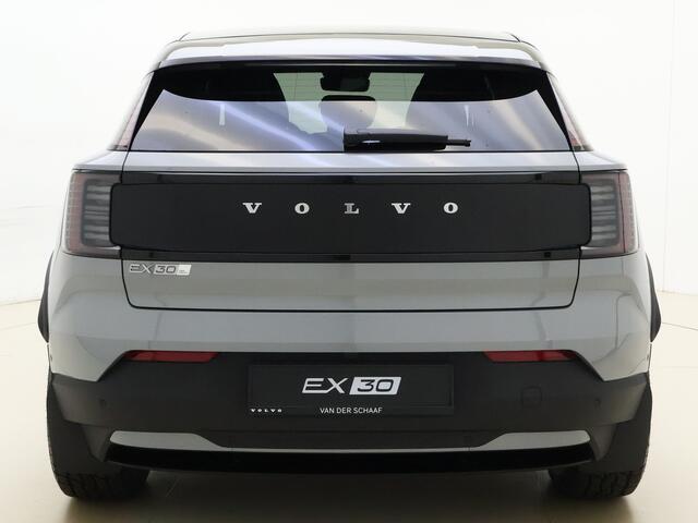Volvo EX30 Cross Country Twin Motor Performance Ultra 69 kWh / NIEUW 10KM! / 4X4 /Stoelverwarming + Stuurw. Verwarming | Getint Glas Achter | Panorama Dak | 360 Graden Camera | Parkeersensoren | Google | Harman Kardon Premium Audio