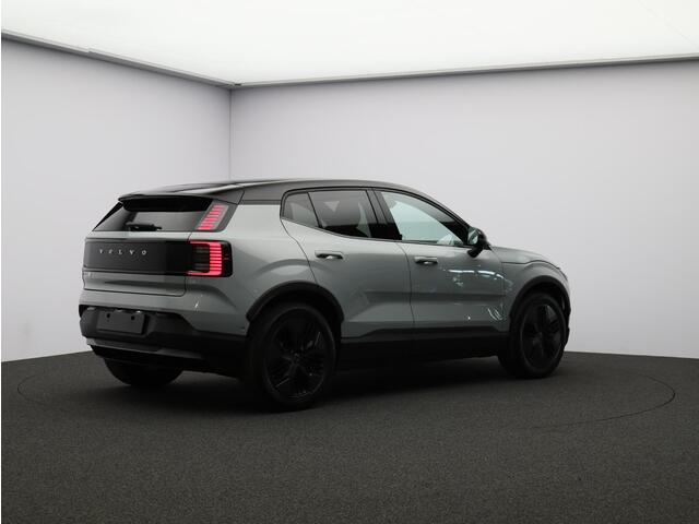 Volvo EX30 Cross Country Twin Motor Performance Ultra 69 kWh / Panoramadak / Elektrische Stoelen / 360 Camera / Verwarmde Stoelen + Stuur / Getint Glas / Harman Kardon /