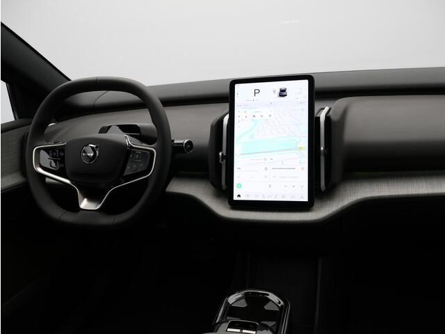 Volvo EX30 Cross Country Twin Motor Performance Ultra 69 kWh / Panoramadak / Elektrische Stoelen / 360 Camera / Verwarmde Stoelen + Stuur / Getint Glas / Harman Kardon /